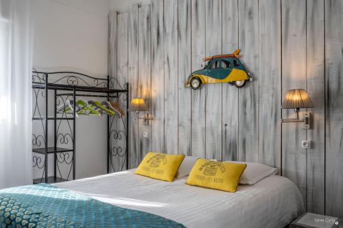 Séjournez dans la Chambre Standard côté océan de l'hôtel La Roseraie : chambre confortable avec Wi-Fi gratuit, vue côté mer et ambiance reposante à Fouras-les-Bains.